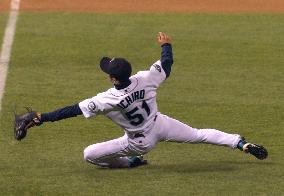 Ichiro makes fine catch against Rangers